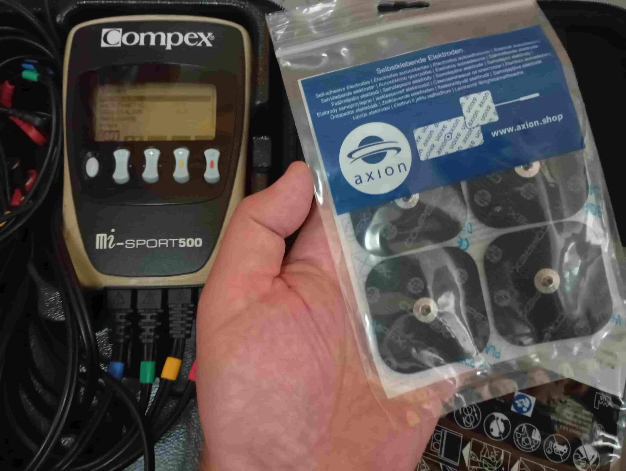Compex mi-SPORT500 EMS & TENS unit close up on pads Compex mi-SPORT500 EMS & TENS unit close up on pads