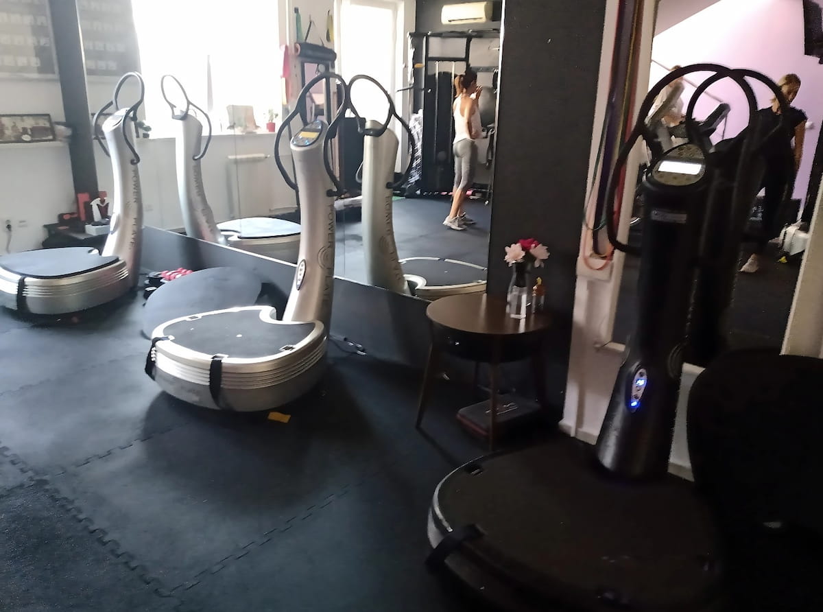 The gym interioor with vibration plates
